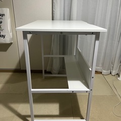 白デスクの画像