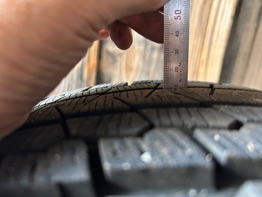 ※決まりました　
225/65R17 　ホイール付きスタッドレスタイヤ