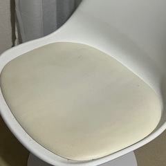 白椅子　回転チェアの画像
