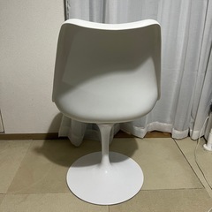 白椅子　回転チェアの画像