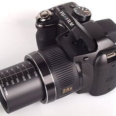 広角24mm～望遠576mmの光学式24倍ズームレンズ搭載！ハイビジョン画質での撮影も可能で、細部まで美しく描写の画像