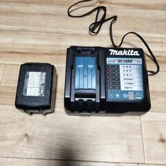 マキタ専用インパクトドライバー用急速充電器とバッテリーの画像