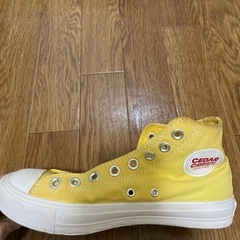 黄色　スニーカーの画像