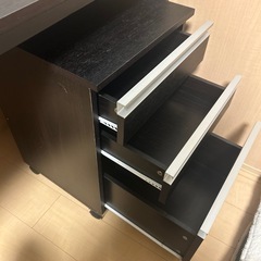 デスクと収納の画像