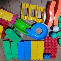 トイザらス　大きなブロック　ボールがコロコロ　バスケットセット　18ヶ月頃〜の画像