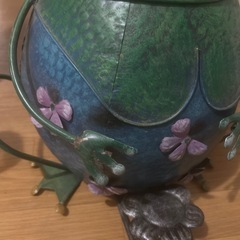 カエル　ブリキのゴミ箱の画像