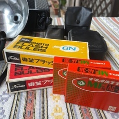 昭和レトロなカメラELNICAとストロボなど写真の付属品一式　インテリアにもの画像