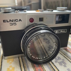 昭和レトロなカメラELNICAとストロボなど写真の付属品一式　インテリアにもの画像
