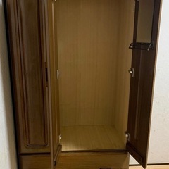 引き出し付き洋服ダンスの画像