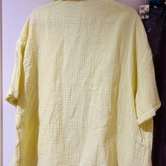 未使用品⭐︎イエローのコットンシャツの画像