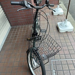 ★美品★20インチ　外装6段変速　LEDオートライト　バスケット　リアキャリア付き折り畳み自転車　カーキ色の画像