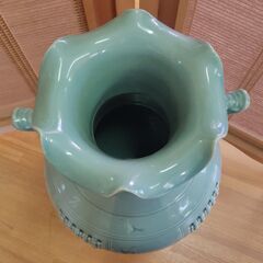 青磁特大花瓶花柄入り 約70cm 青磁器 定価15万円の画像