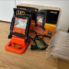 新品アイリスオーヤマ 置き型 LEDベースライト LWT-1000BA LED投光器 LED作業灯 防災用 作業用照明　格安 LEDの画像