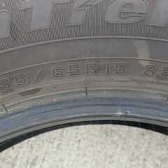 美品２０２３年製ダンロップ冬タイヤ工賃込み１８５／６５Ｒ１５　４本セットの画像