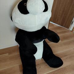 巨大パンダのぬいぐるみの画像