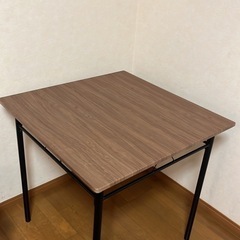 ダイニングテーブルの画像