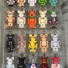 ベアブリック 100体 一括販売 収納ケース付き 限定品ありの画像