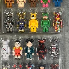 ベアブリック 100体 一括販売 収納ケース付き 限定品ありの画像
