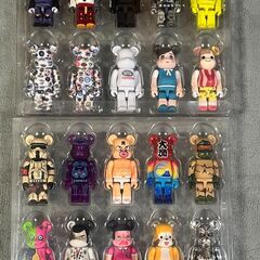 ベアブリック 100体 一括販売 収納ケース付き 限定品ありの画像