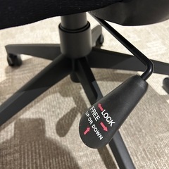 デスクとチェアセットの画像