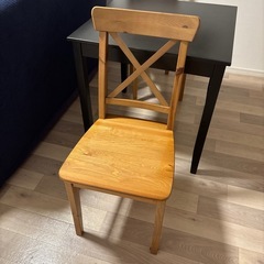 IKEA2人用ダイニングテーブル、チェアの画像