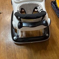 赤ちゃん　歩行器　の画像