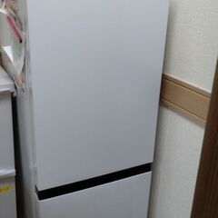 冷蔵庫は約1年しか経っておらず、ほぼ新品です洗濯機とセットでお譲りしますの画像