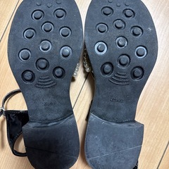 パール装飾 ブラック フラットシューズの画像