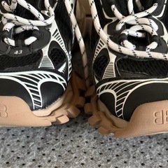 balenciaga スニーカーの画像