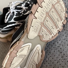 balenciaga スニーカーの画像