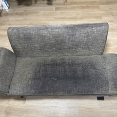 グレーのソファ ベッドタイプにもなります。の画像