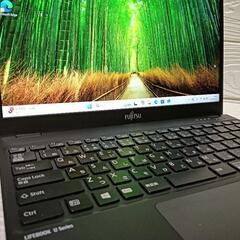 10世代　薄型軽量13.3 ノートパソコンの画像