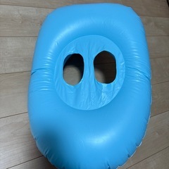 子供用　浮き輪　足入れの画像