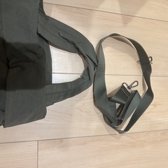 バッグ カーキの画像