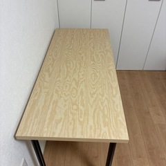 イケア　パソコンテーブルの画像