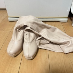 EVRIS ストレッチミドルブーツ　ホワイトの画像