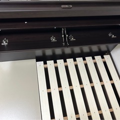 ダブルベッドフレームの画像