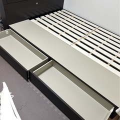 ダブルベッドフレームの画像