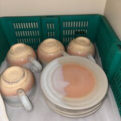 【無料】食器まとめてお譲りします（お皿・茶碗・湯のみなど）の画像