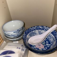【無料】食器まとめてお譲りします（お皿・茶碗・湯のみなど）の画像