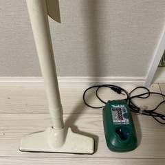 マキタコードレスクリーナー＆充電機の画像