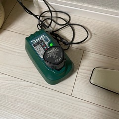 マキタコードレスクリーナー＆充電機の画像