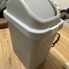 ゴミ箱の画像