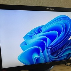 Lenovo モニター　コード付きの画像