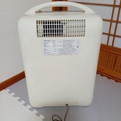 【中古】シャープ SHARP 除湿機 CV-C100-W 2013年製

の画像