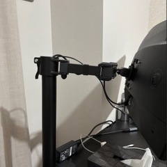湾曲モニターの画像