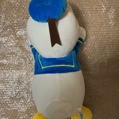 赤ちゃん顔のドナルドダック 赤いほっぺ 寝そべりぬいぐるみの画像