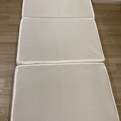 マットレス 折りたたみ 高反発 シングル 3つ折 厚さ10cm 炭入り リバーシブル 体圧分散 通気 洗える メッシュ 高密度 190N の画像