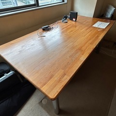 使い勝手がいい大型デスクの画像