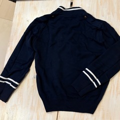 希少品！ZARA ネイビー ニットカーディガン7分袖 ボタン付きの画像
